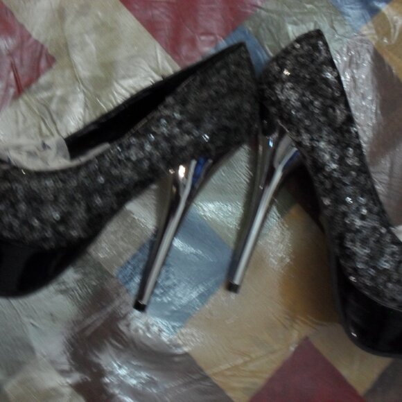 Women Grey/black sequins or sparkling silver closed-toe platform pump. - Picture 3 of 5